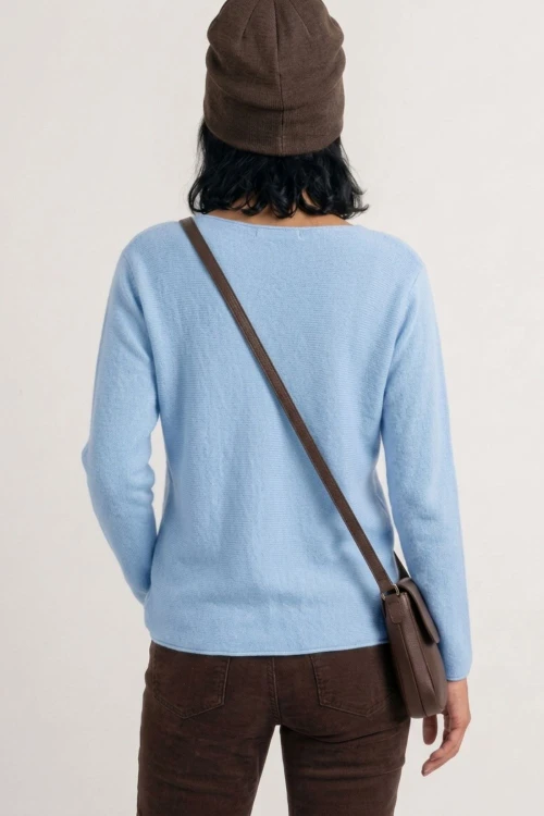 Sweter damski błękitny z przeszyciami dekolt łódka One Size