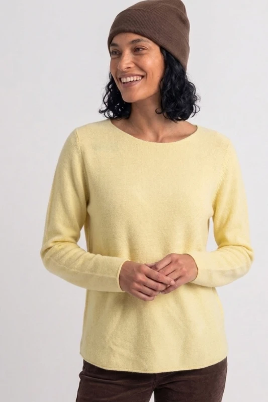 Sweter damski maślany żółty z przeszyciami dekolt łódka One Size
