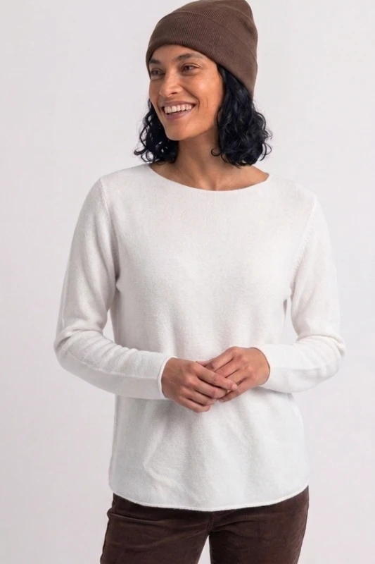 Sweter damski śmietankowy z przeszyciami dekolt łódka One Size