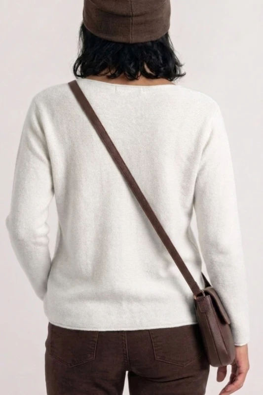 Sweter damski śmietankowy z przeszyciami dekolt łódka One Size