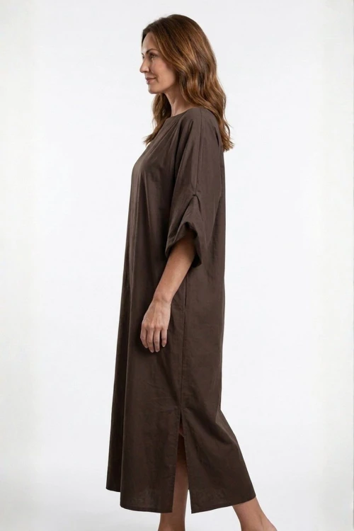 Sukienka Maxi Oversize Czekoladowa z Szerokim Rękawem – Made in Italy