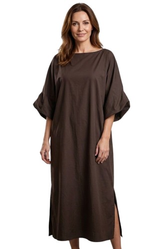 Sukienka Maxi Oversize Czekoladowa z Szerokim Rękawem – Made in Italy