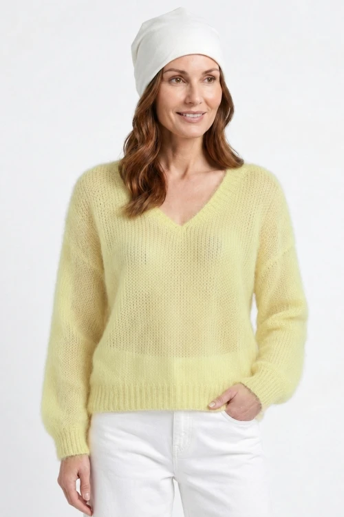 Sweter damski pastelowy żółty 60% kid moher dekolt w szpic Made in Italy
