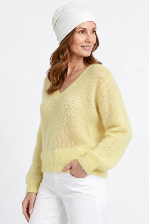 Sweter damski pastelowy żółty 60% kid moher dekolt w szpic Made in Italy
