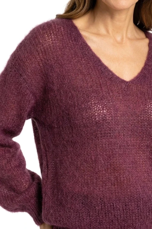 Sweter damski śliwkowy 60% kid moher dekolt w szpic Made in Italy